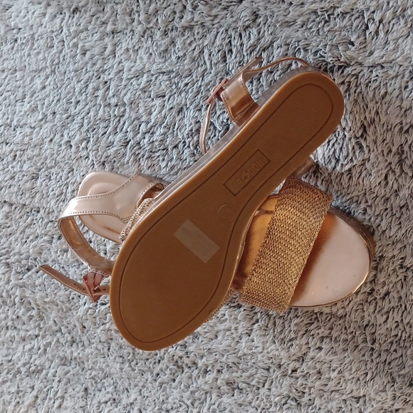 Sandals - Picture 2 of 5